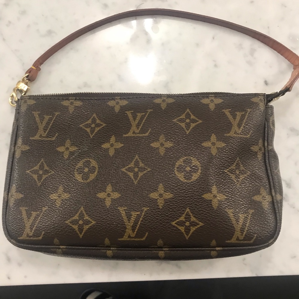 LV authentic Pouchette